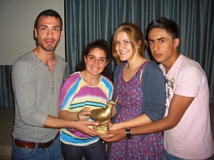Verleihung Friedenstaube Darian, Juhaina, Lara und Seif